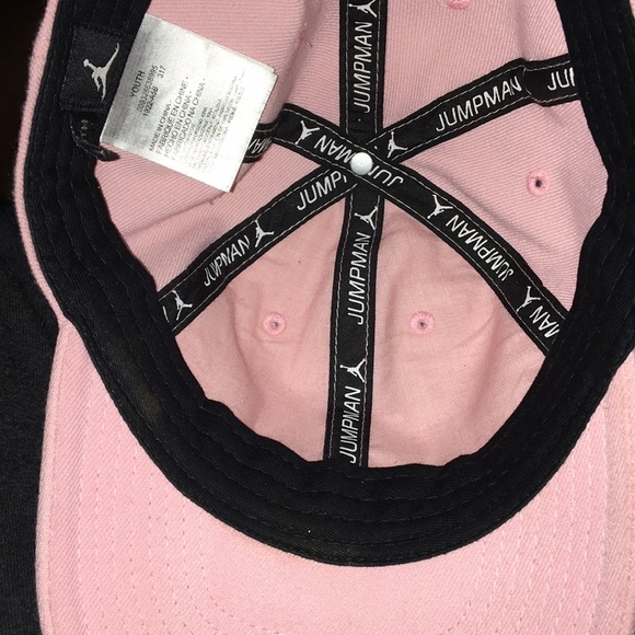 It a nice hat never been worn! - Picture 2 of 4